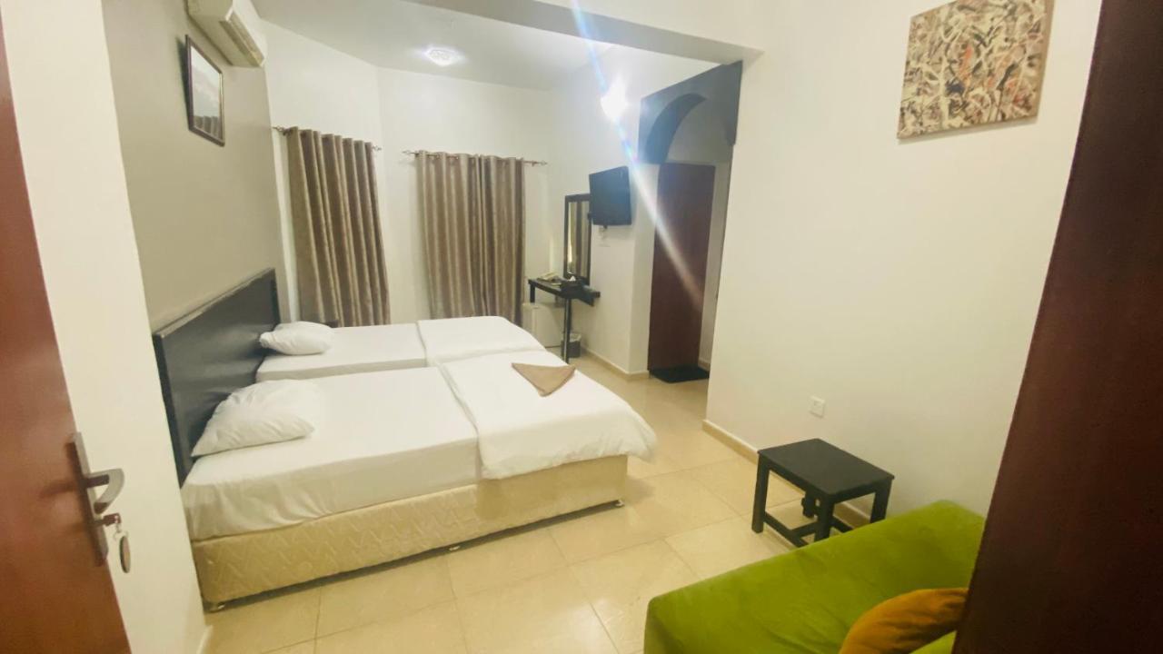 Al Multaqa Hotel Sohar Luaran gambar
